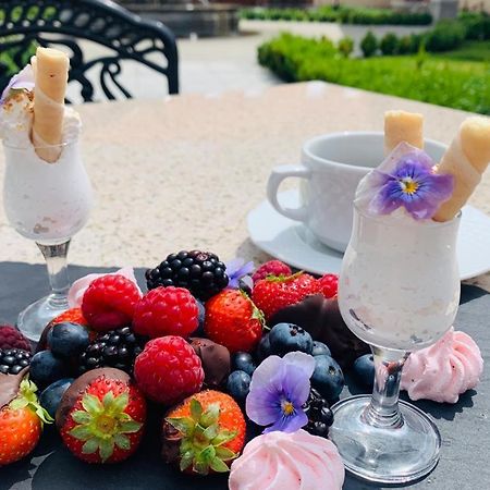 Hotel Palac Poledno Екстериор снимка
