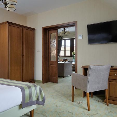 Hotel Palac Poledno Стая снимка