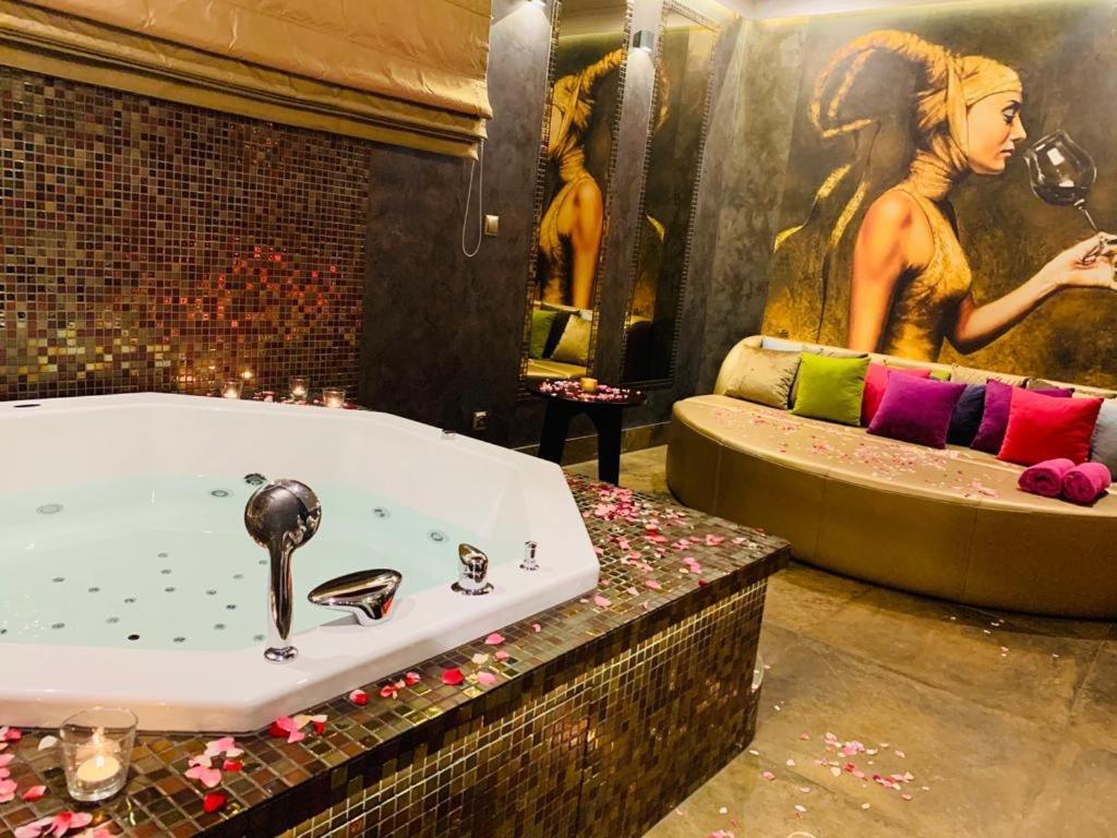 Hotel Palac Poledno Екстериор снимка