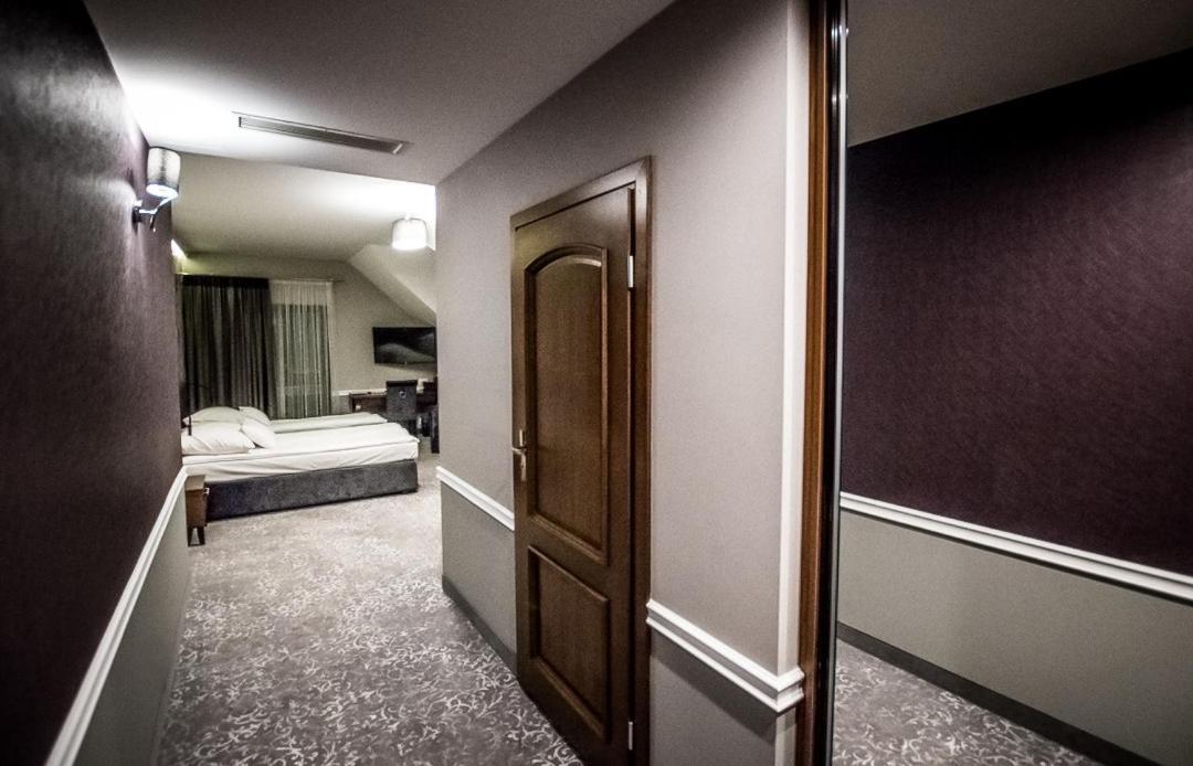 Hotel Palac Poledno Стая снимка