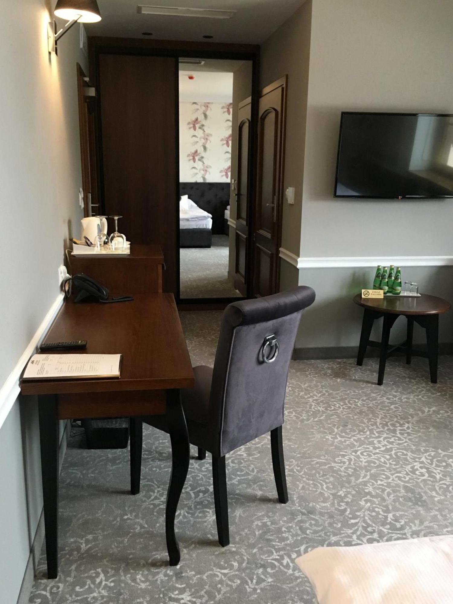 Hotel Palac Poledno Стая снимка