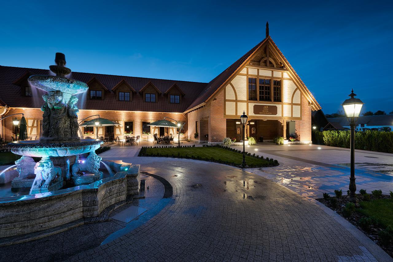 Hotel Palac Poledno Екстериор снимка
