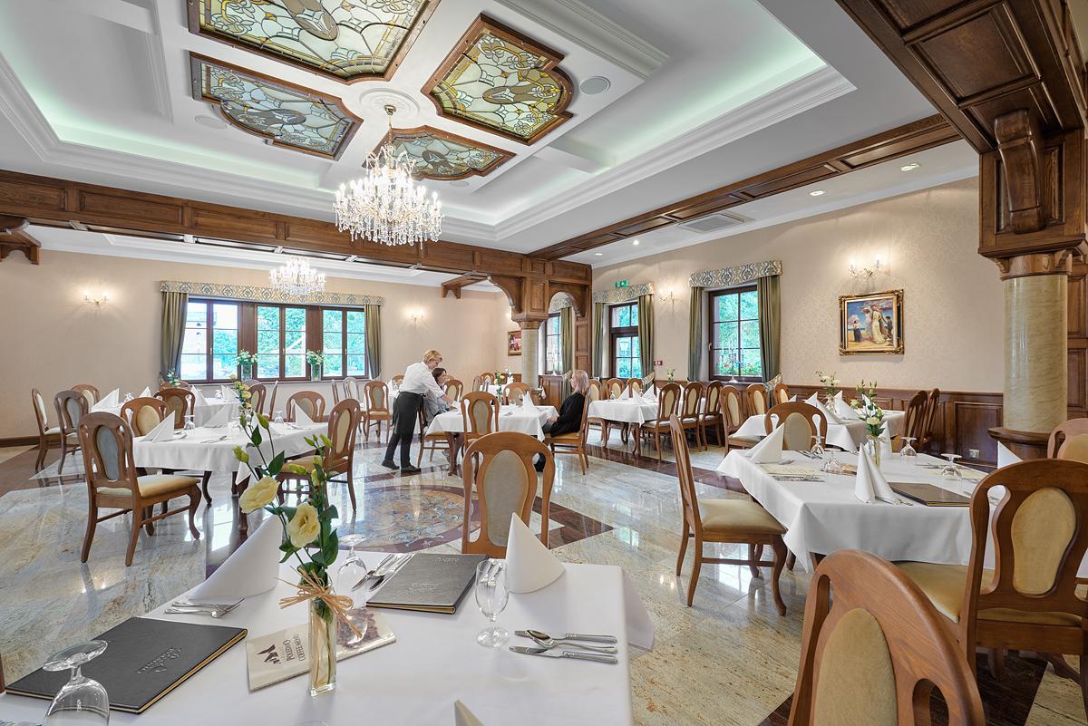 Hotel Palac Poledno Екстериор снимка