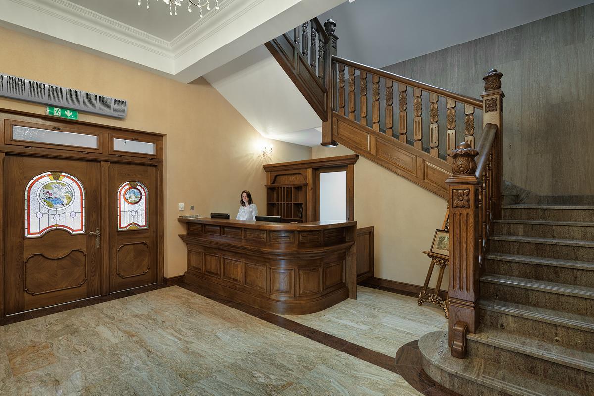 Hotel Palac Poledno Екстериор снимка