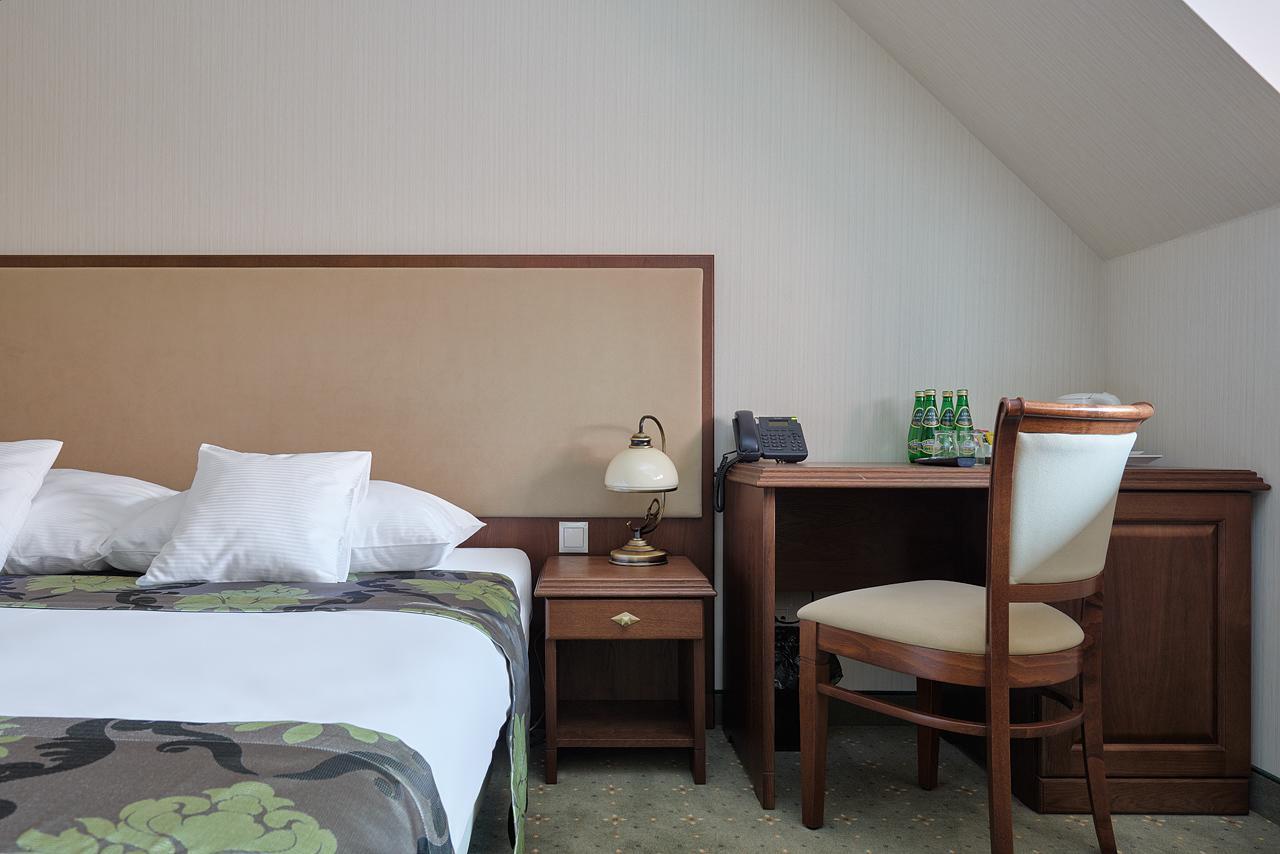 Hotel Palac Poledno Екстериор снимка