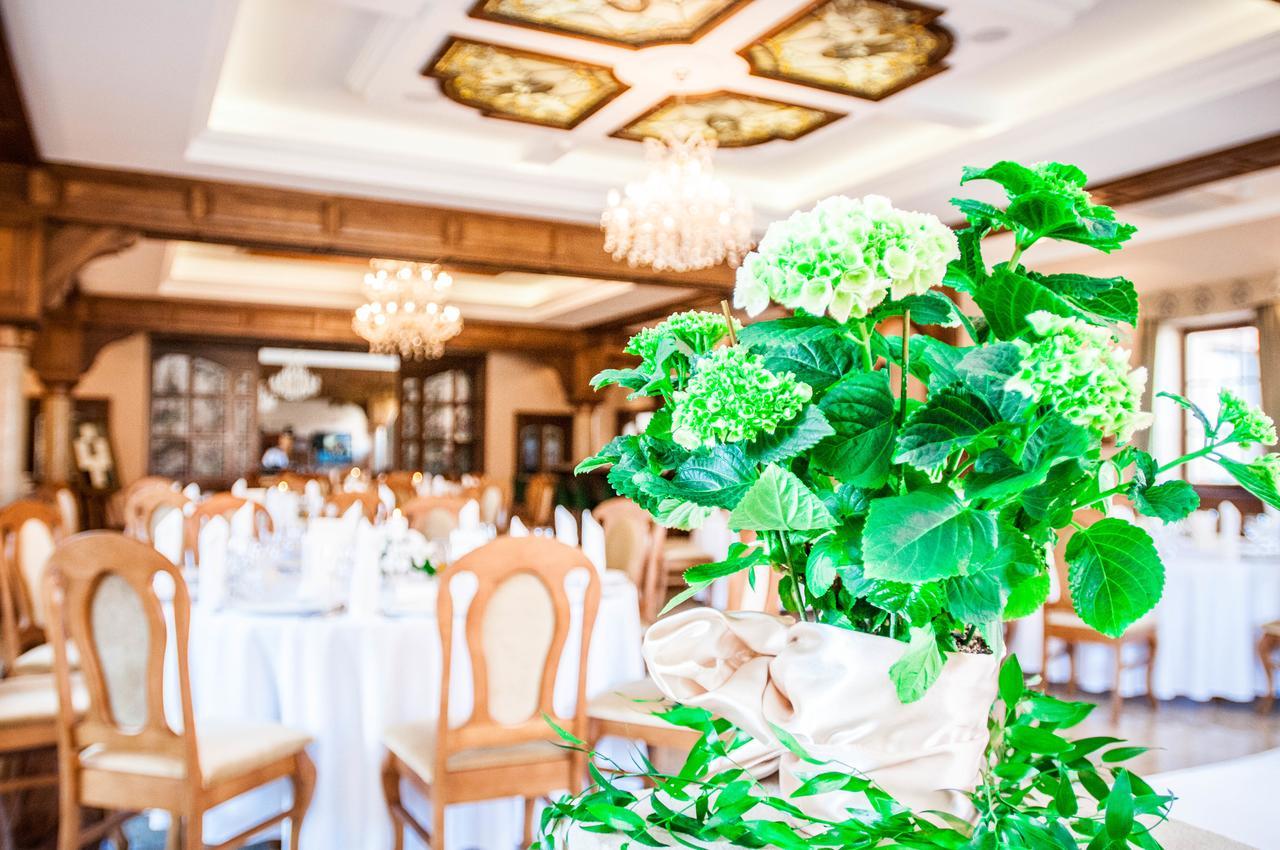 Hotel Palac Poledno Екстериор снимка
