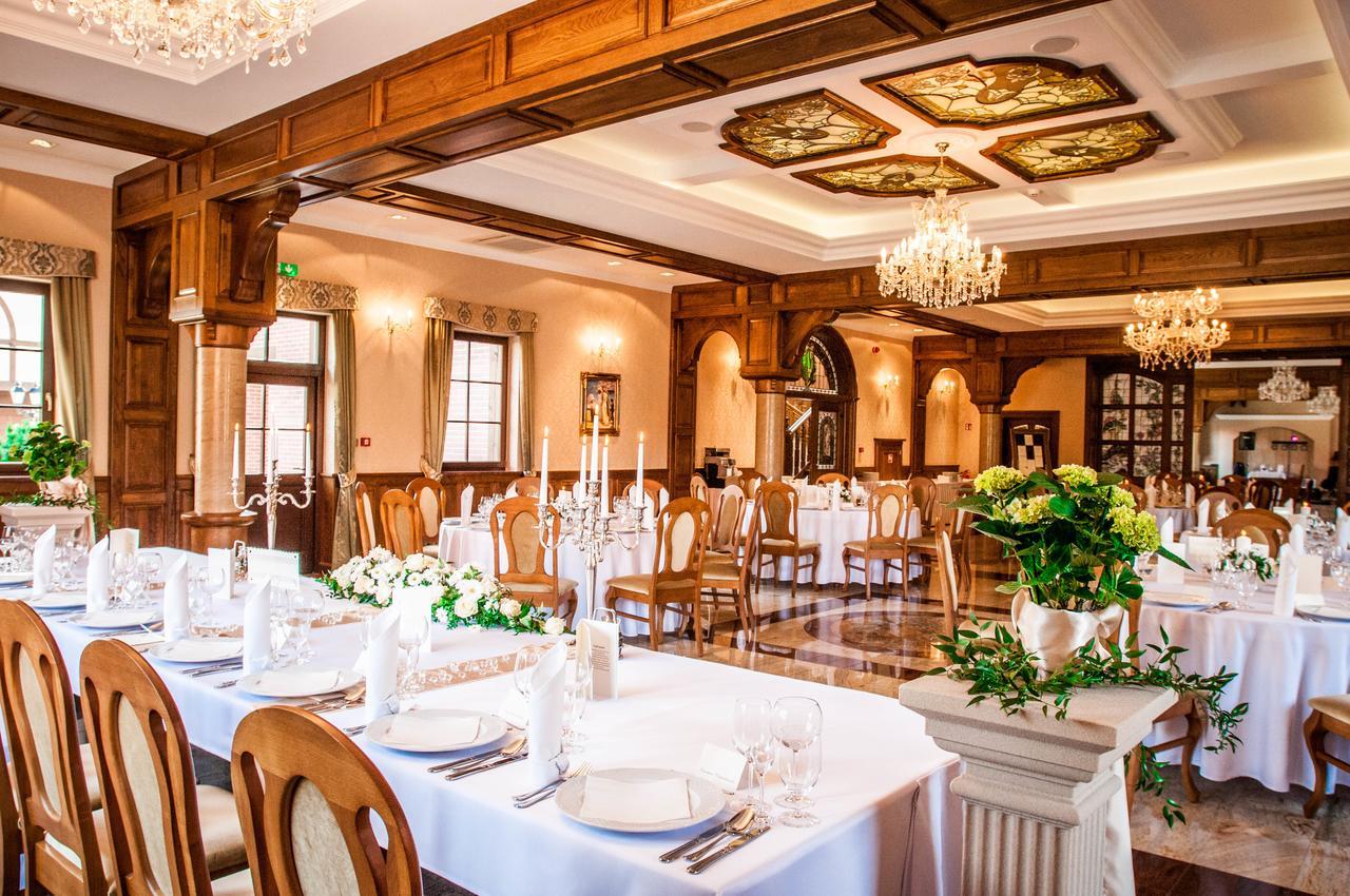 Hotel Palac Poledno Екстериор снимка