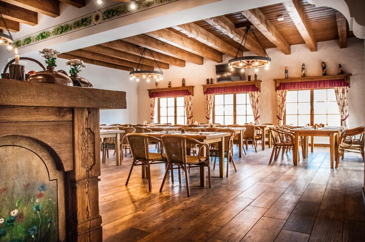 Hotel Palac Poledno Екстериор снимка