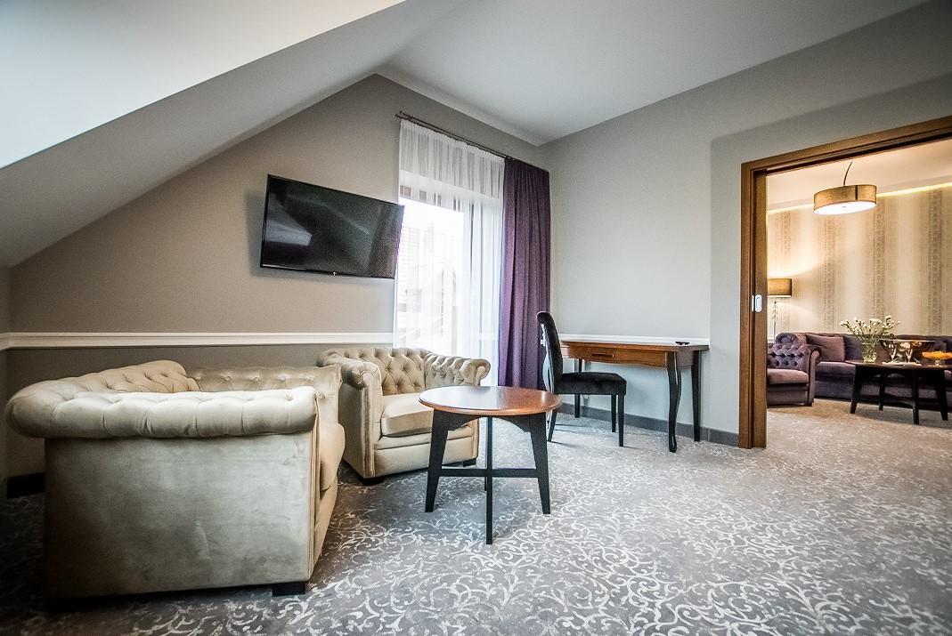 Hotel Palac Poledno Екстериор снимка