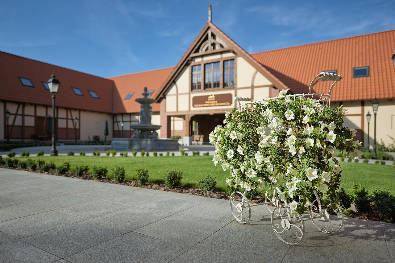 Hotel Palac Poledno Екстериор снимка